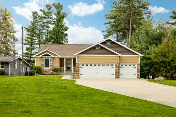 $850,000 | 11274 Oakwood Drive, Jerome, MI 49249