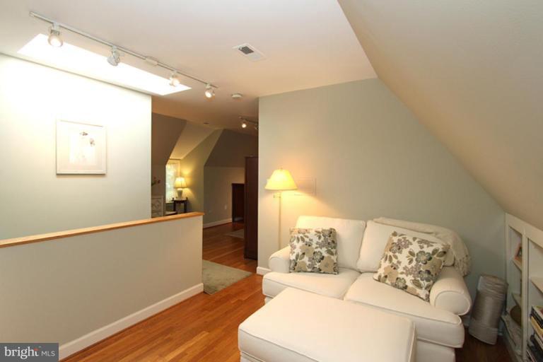 10 Midhurst Road Silver Spring, MD 20910 - Photo 22 of 24 Sitting Room