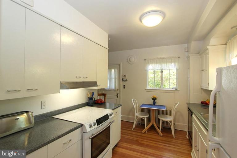10 Midhurst Road Silver Spring, MD 20910 - Photo 8 of 24 Kitchen