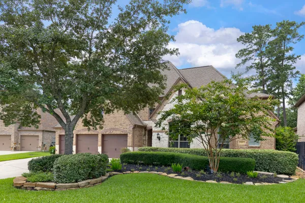 $895,000 | 99 North Almondell Circle, The Woodlands, TX 77354
