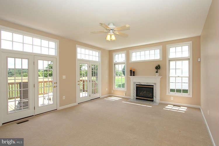 13926 Bromfield Road Germantown, MD 20874 - Photo 11 of 30 Family Room