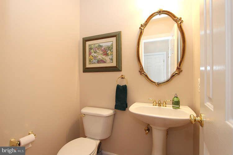 13926 Bromfield Road Germantown, MD 20874 - Photo 13 of 30 Bath