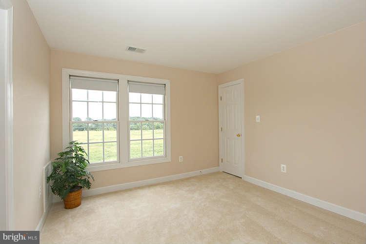 13926 Bromfield Road Germantown, MD 20874 - Photo 20 of 30 Bedroom