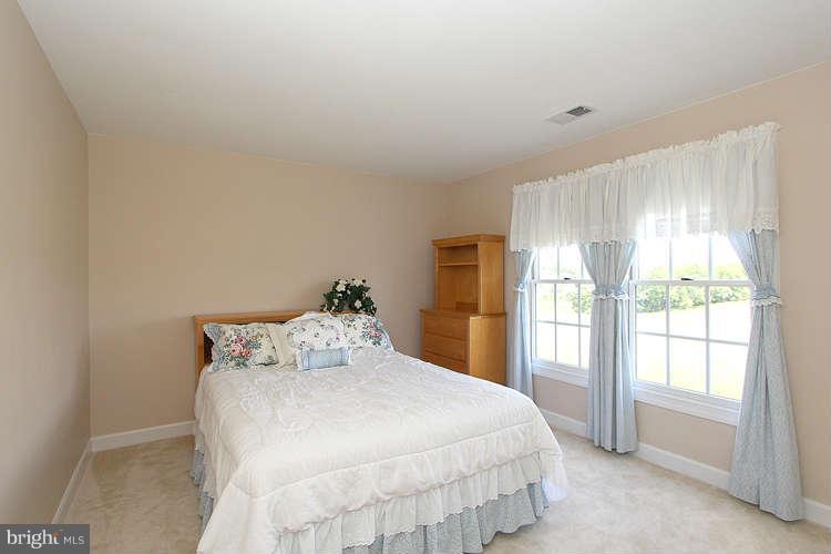 13926 Bromfield Road Germantown, MD 20874 - Photo 22 of 30 Bedroom