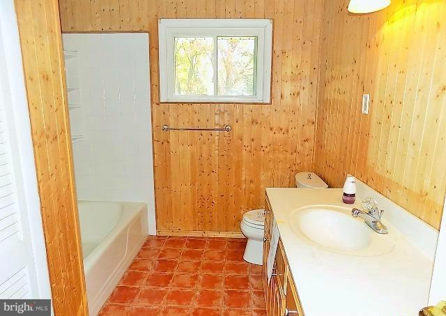 57 Robinson Road Severna Park, MD 21146 - Photo 6 of 11 Interior (General)