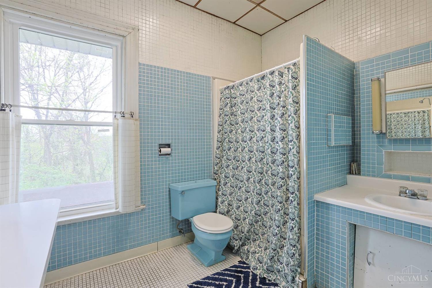 452 Riddle Road Cincinnati, OH 45220 - Photo 25 of 32