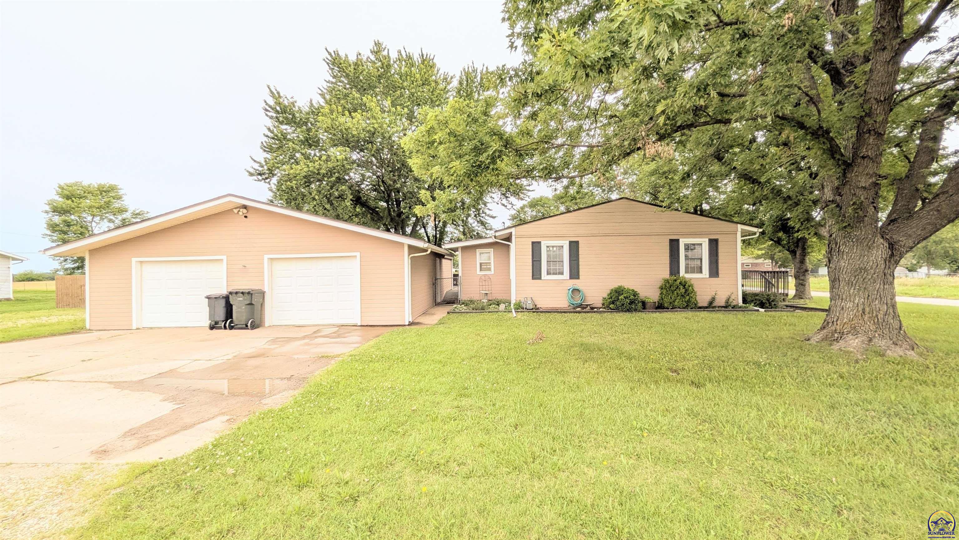 13765 South Morrill Road Carbondale, KS 66414 - Photo 7 of 46