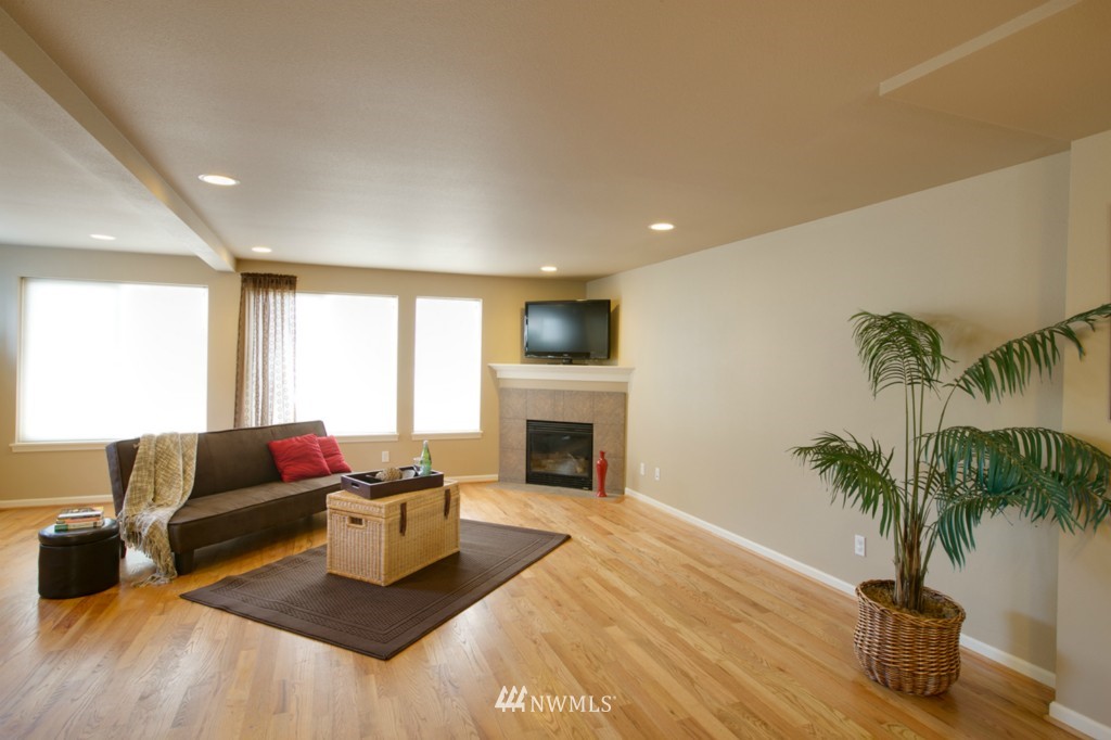 10134 Holman Road Northwest, Unit A Seattle, WA 98133 - Photo 3 of 17