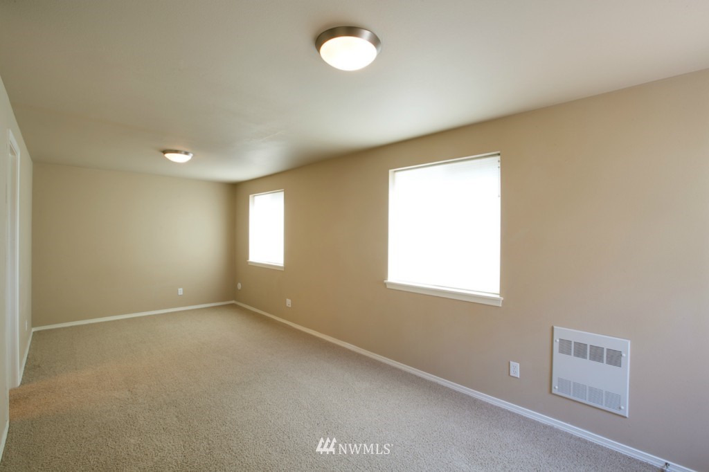 10134 Holman Road Northwest, Unit A Seattle, WA 98133 - Photo 8 of 17