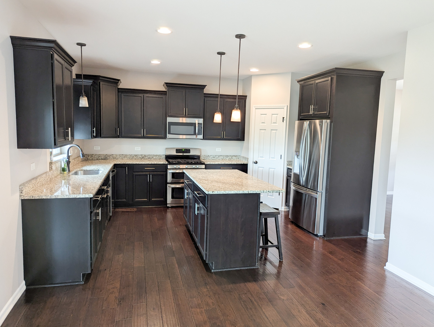 15820 Mueller Way New Lenox, IL 60441 - Photo 4 of 37