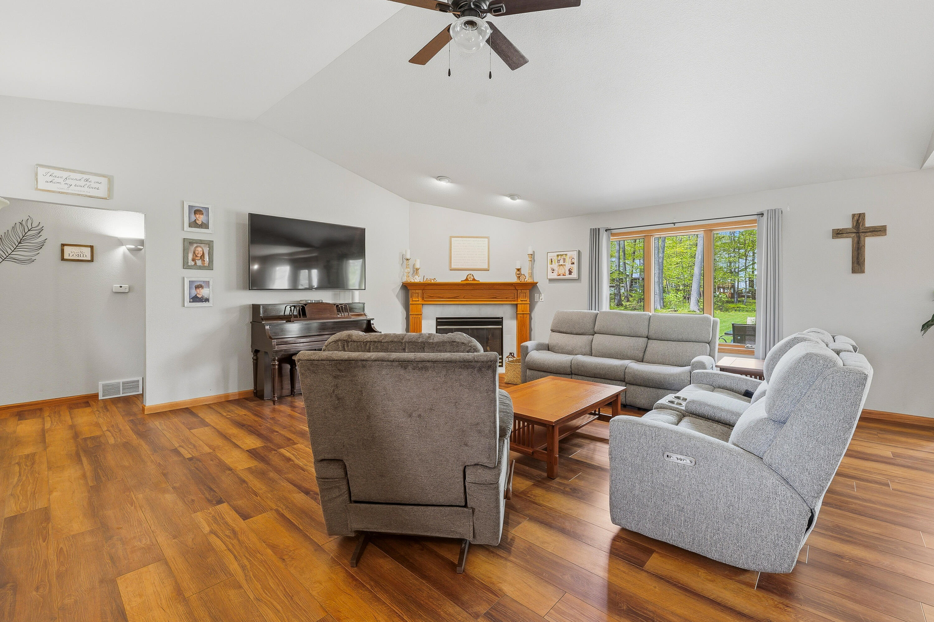 1616 Sandstone Lane Howards Grove, WI 53083 - Photo 10 of 47 Vaulted Ceilings