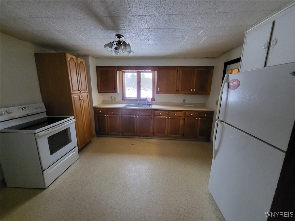 10450 Beech Tree Road Ashford, NY 14171 - Photo 7 of 22