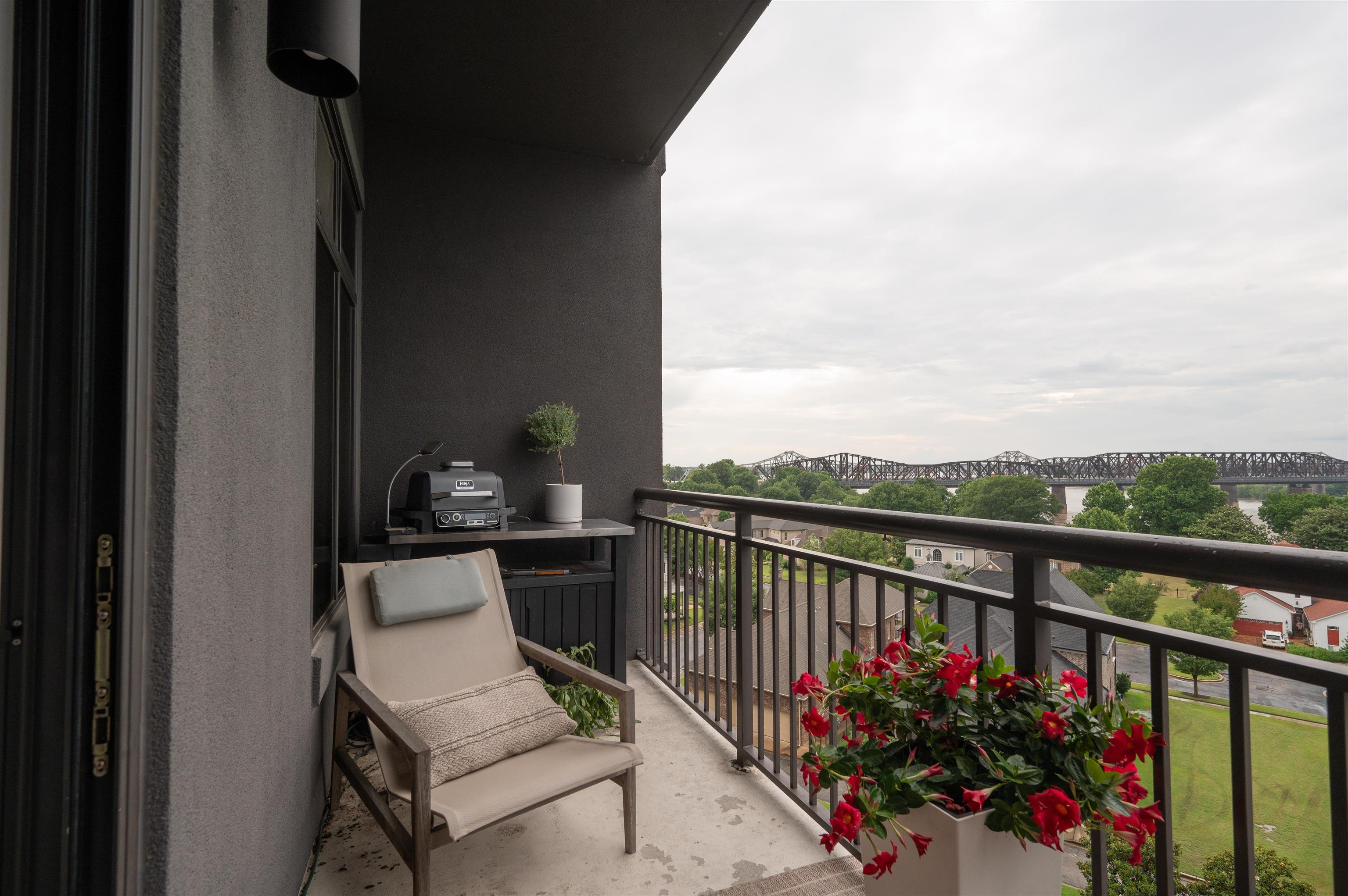 717 Riverside Drive, Unit 709 Memphis, TN 38103 - Photo 4 of 39