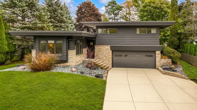 $8,900 | 10046 Sheridan Drive, Mequon, WI 53092