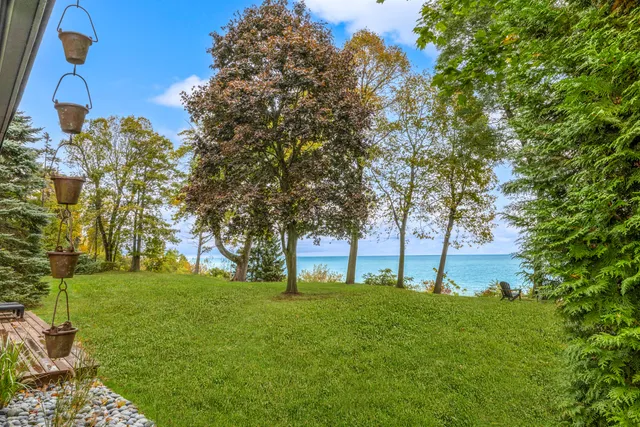 $8,900 | 10046 Sheridan Drive, Mequon, WI 53092