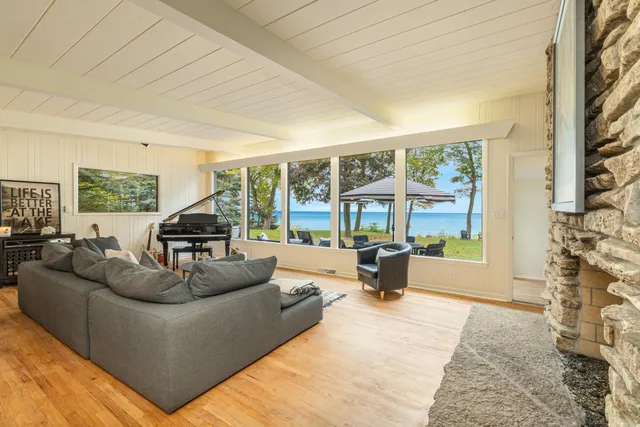 $8,900 | 10046 Sheridan Drive, Mequon, WI 53092