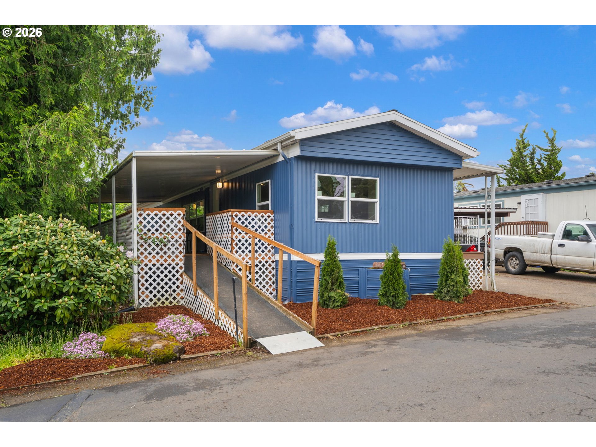 15130 South Maplelane Road, Unit 50 Oregon City, OR 97045 - Photo 1 of 36 a front view of a house with garden