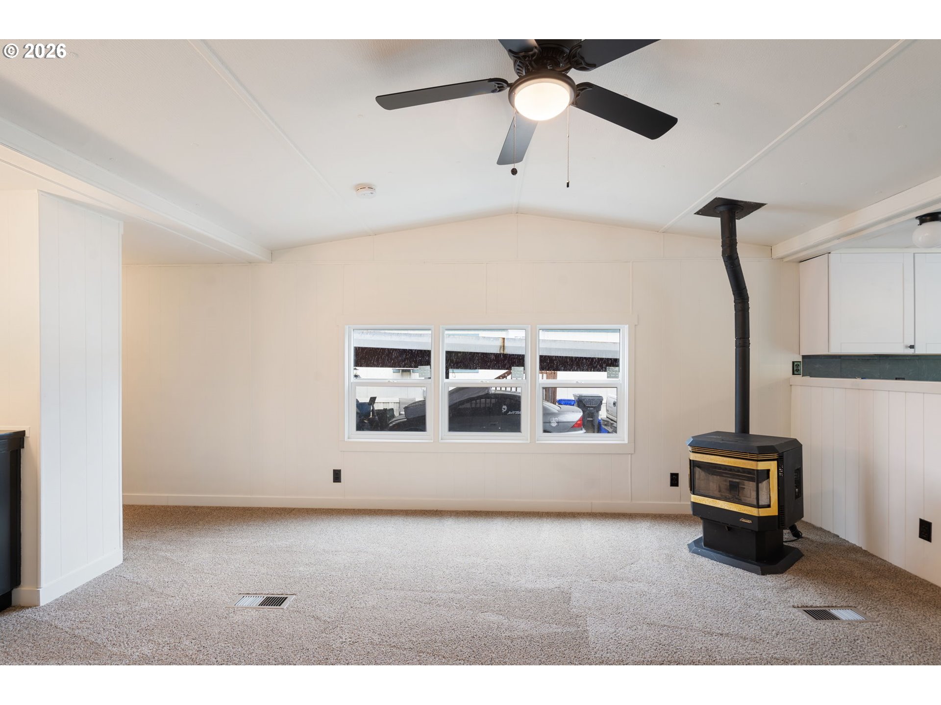 15130 South Maplelane Road, Unit 50 Oregon City, OR 97045 - Photo 14 of 36 a living room with furniture