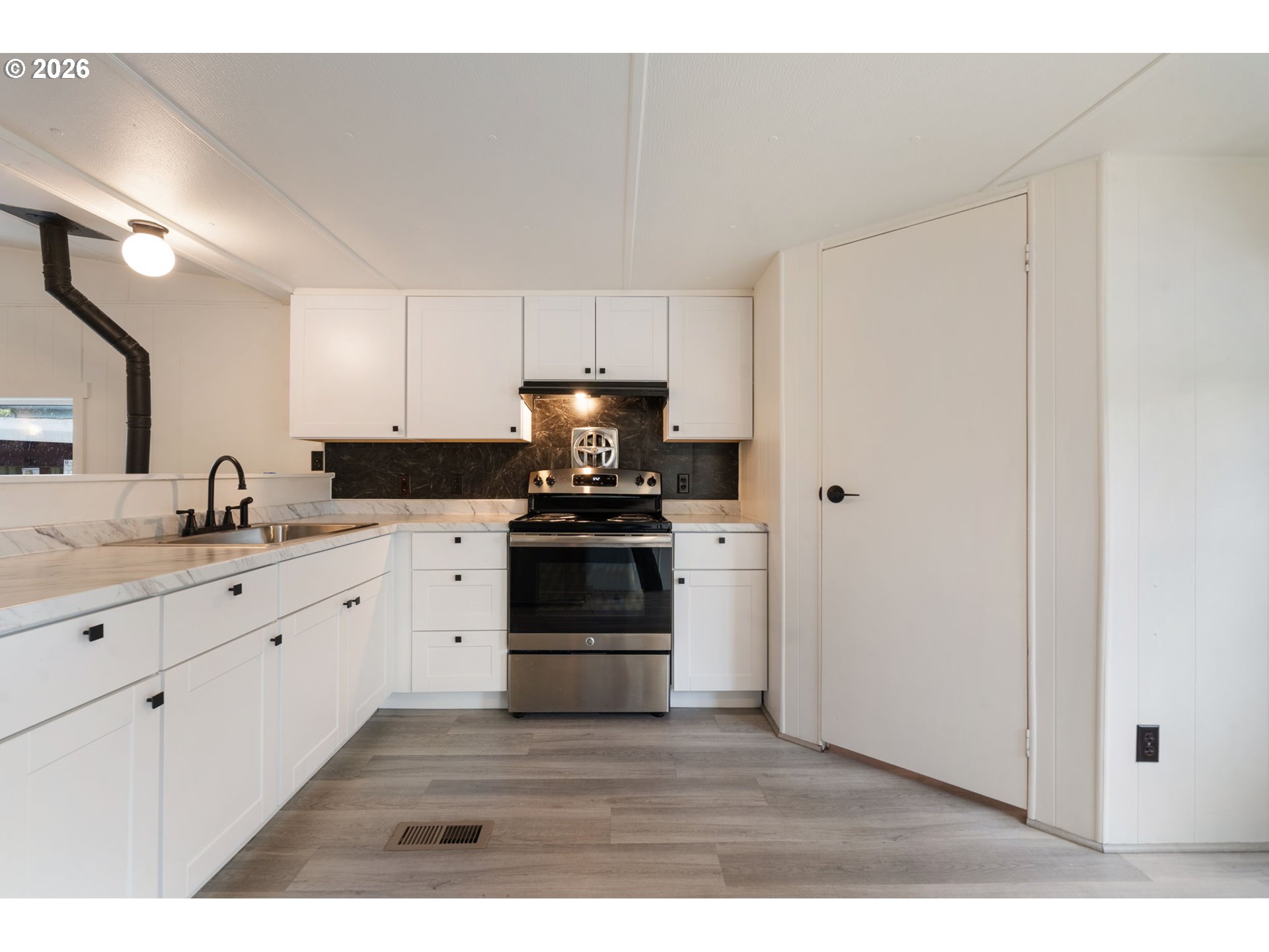 15130 South Maplelane Road, Unit 50 Oregon City, OR 97045 - Photo 7 of 36 a kitchen with granite countertop white cabinets and white appliances