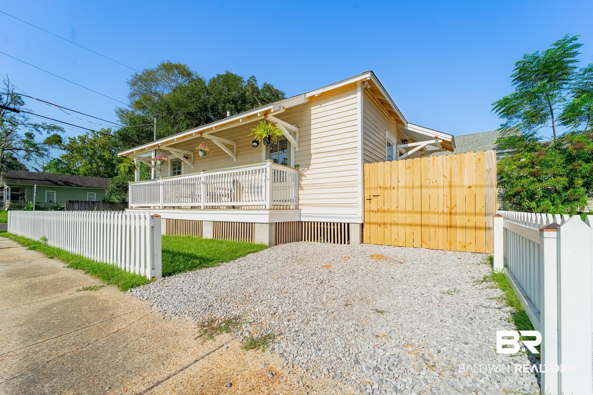 950 Texas Street Mobile, AL 36604 - Photo 14 of 17 View of home's exterior