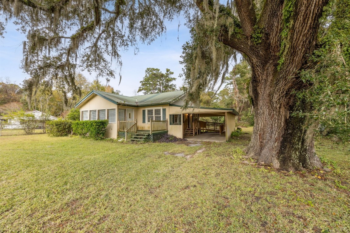 463465 State Road 200 Yulee, FL 32097 - Photo 2 of 20 a front view of a house with a yard