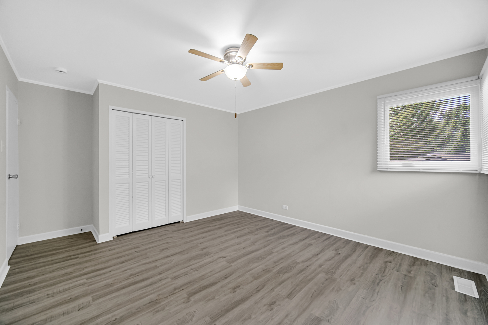 263 Sangamon Street Park Forest, IL 60466 - Photo 13 of 17 a view of an empty room with wooden floor and a window