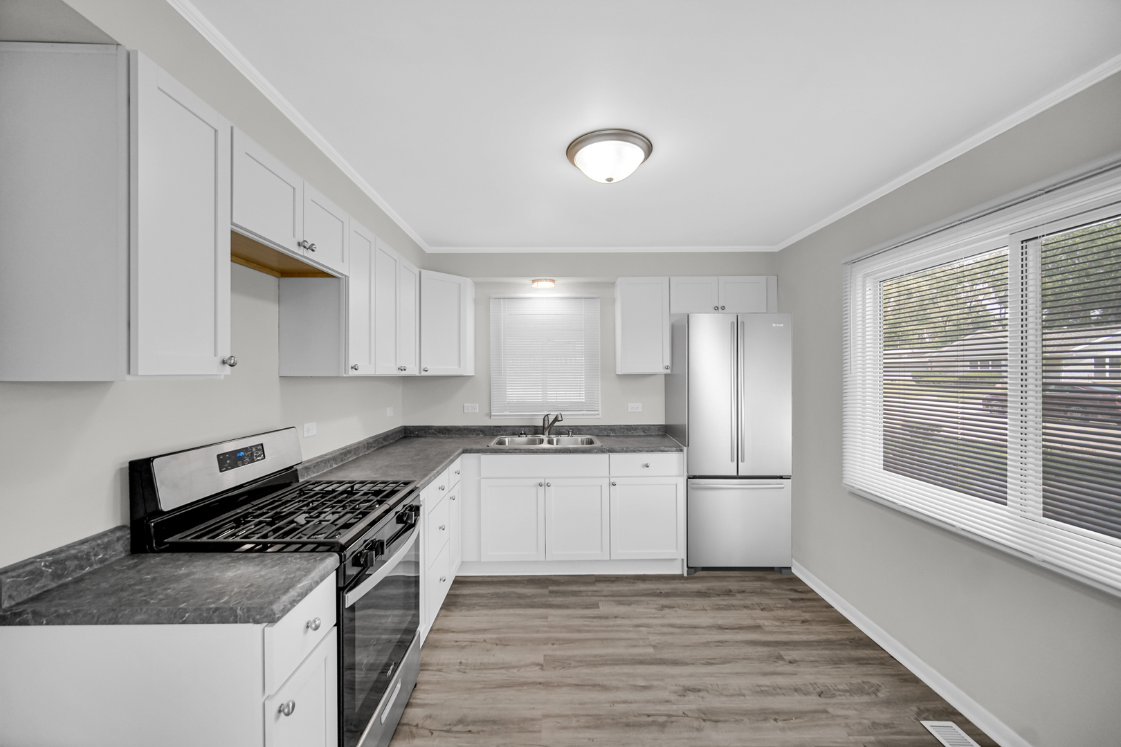 263 Sangamon Street Park Forest, IL 60466 - Photo 6 of 17 a kitchen with granite countertop a stove and a sink
