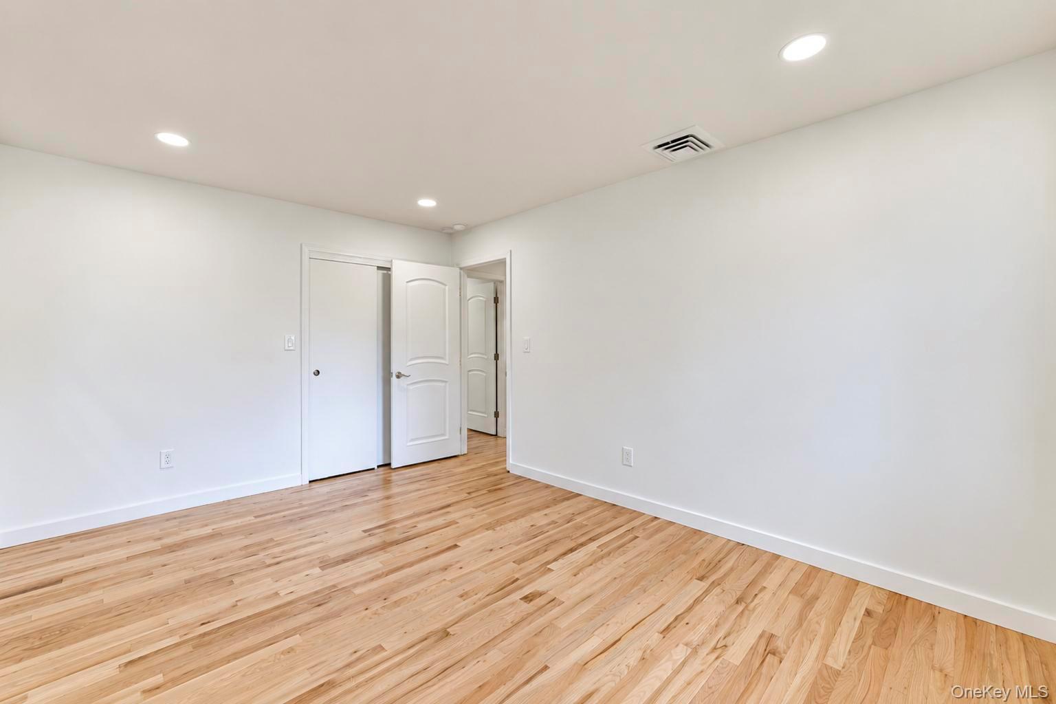 12 Arleigh Road Great Neck, NY 11021 - Photo 27 of 35 Gallery Image 27
