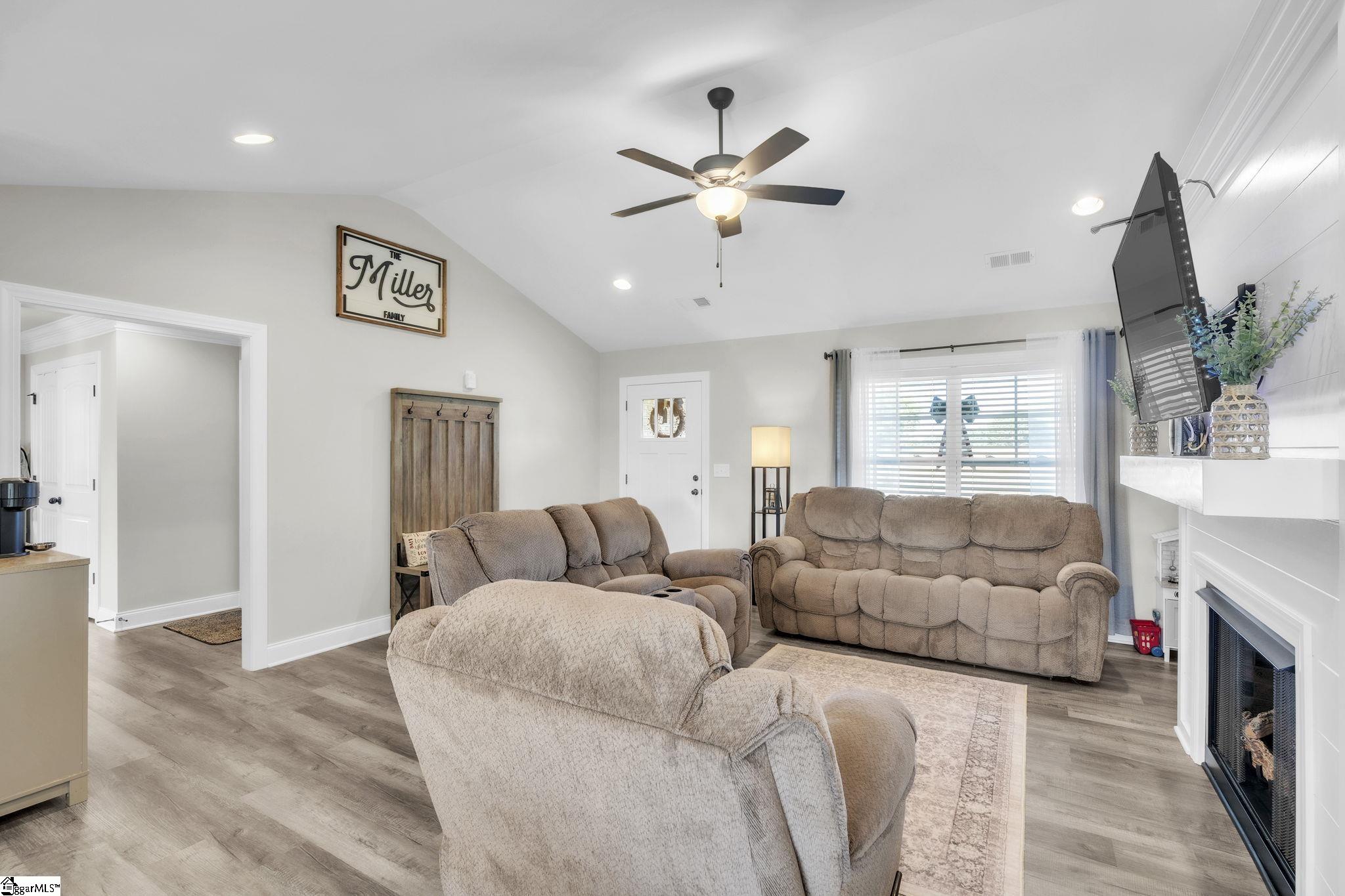 437 Cherokee Creek Road Gaffney, SC 29341 - Photo 3 of 26