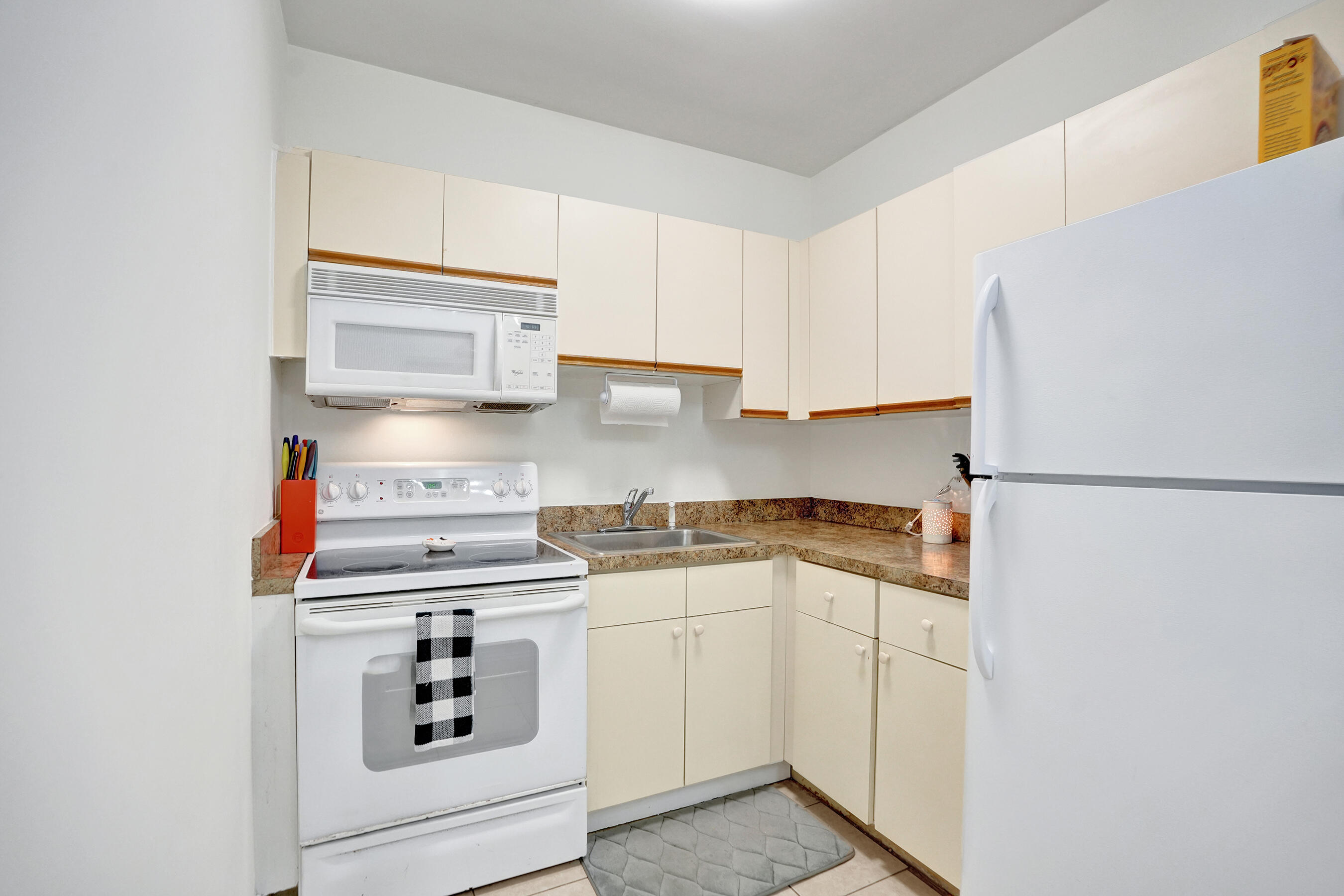 2461 Northeast 20th Avenue Lighthouse Point, FL 33064 - Photo 12 of 55 DSC04317