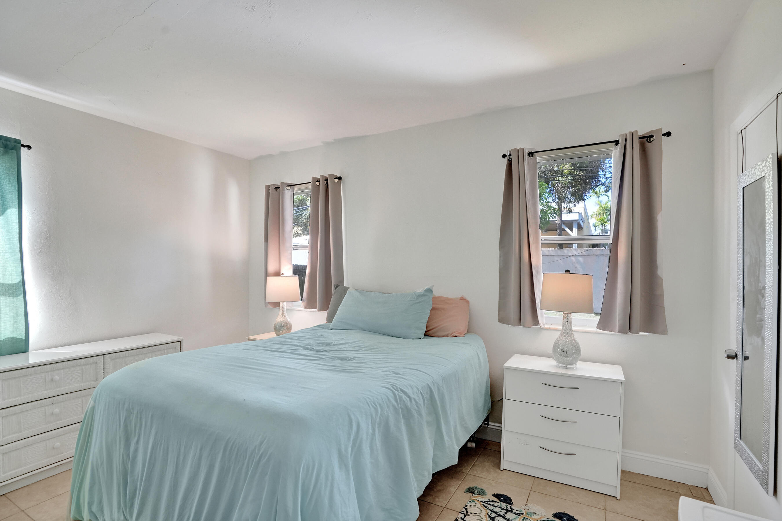 2461 Northeast 20th Avenue Lighthouse Point, FL 33064 - Photo 16 of 55 DSC04335