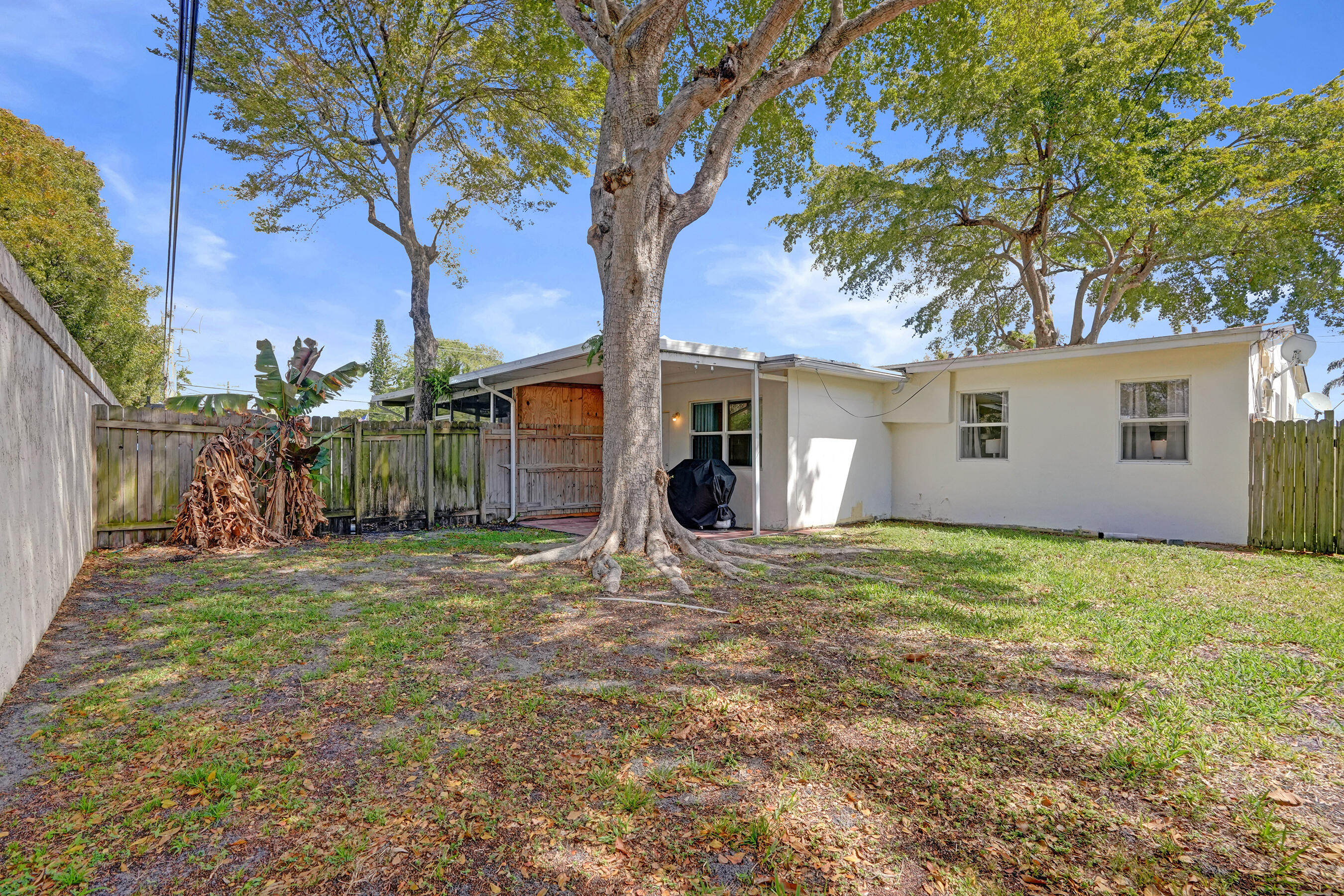 2461 Northeast 20th Avenue Lighthouse Point, FL 33064 - Photo 24 of 55 DSC04365