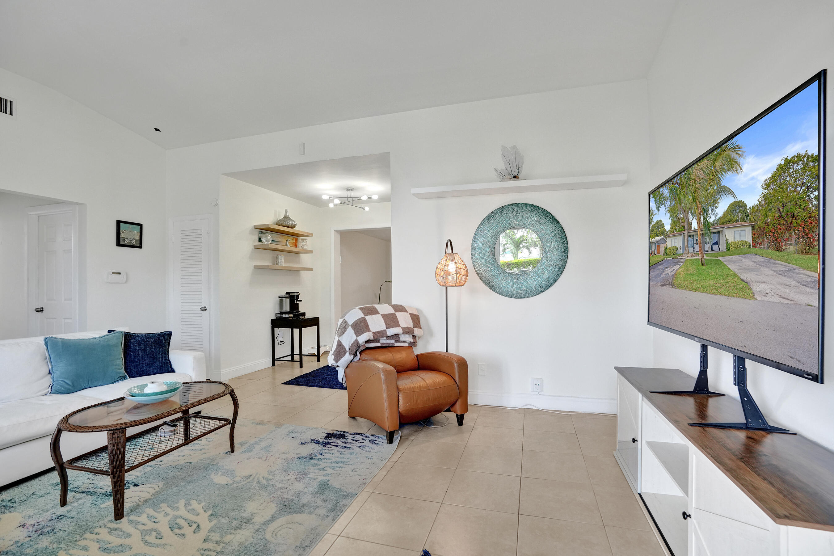 2461 Northeast 20th Avenue Lighthouse Point, FL 33064 - Photo 3 of 55 DSC04269