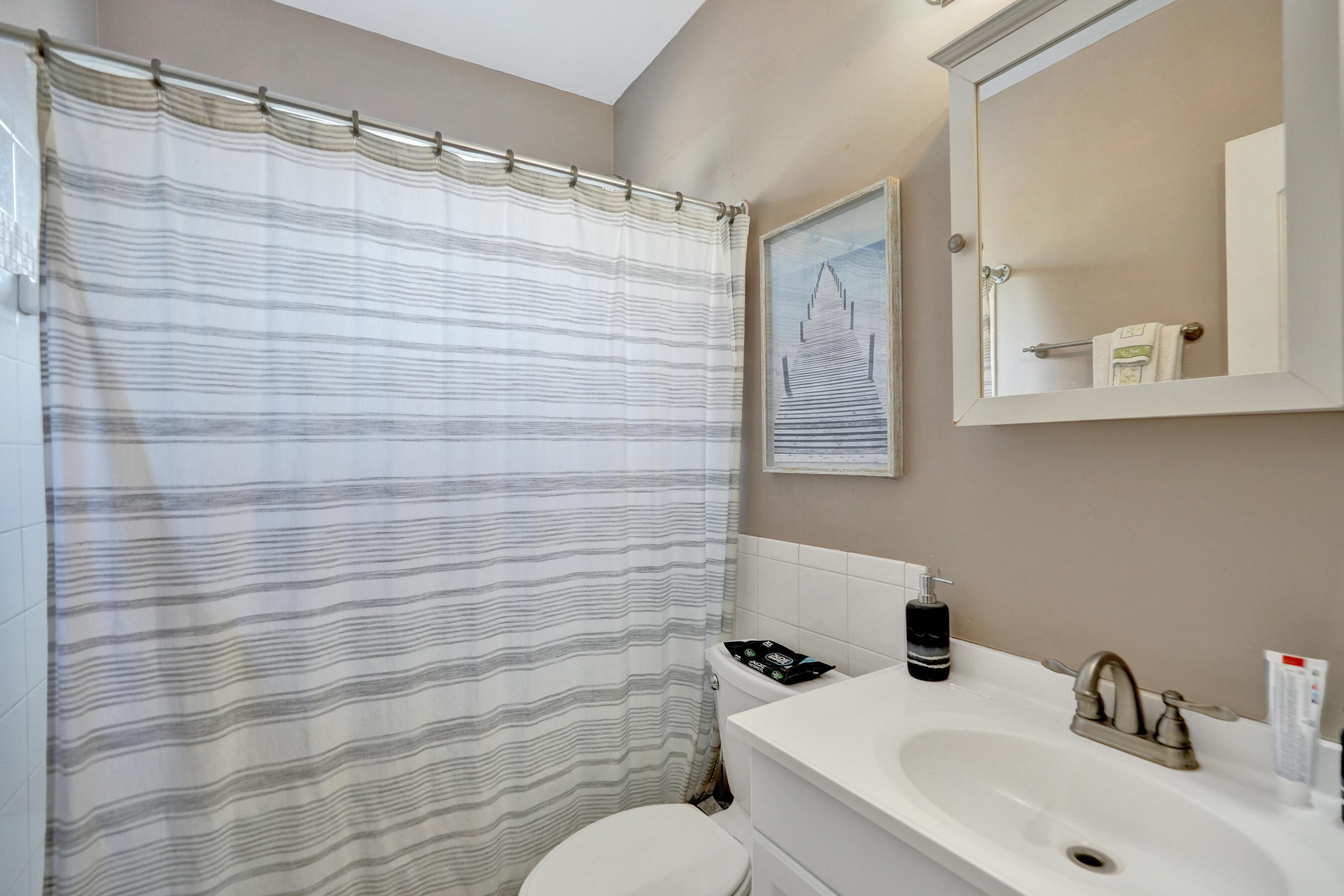 2461 Northeast 20th Avenue Lighthouse Point, FL 33064 - Photo 33 of 55 DSC04410