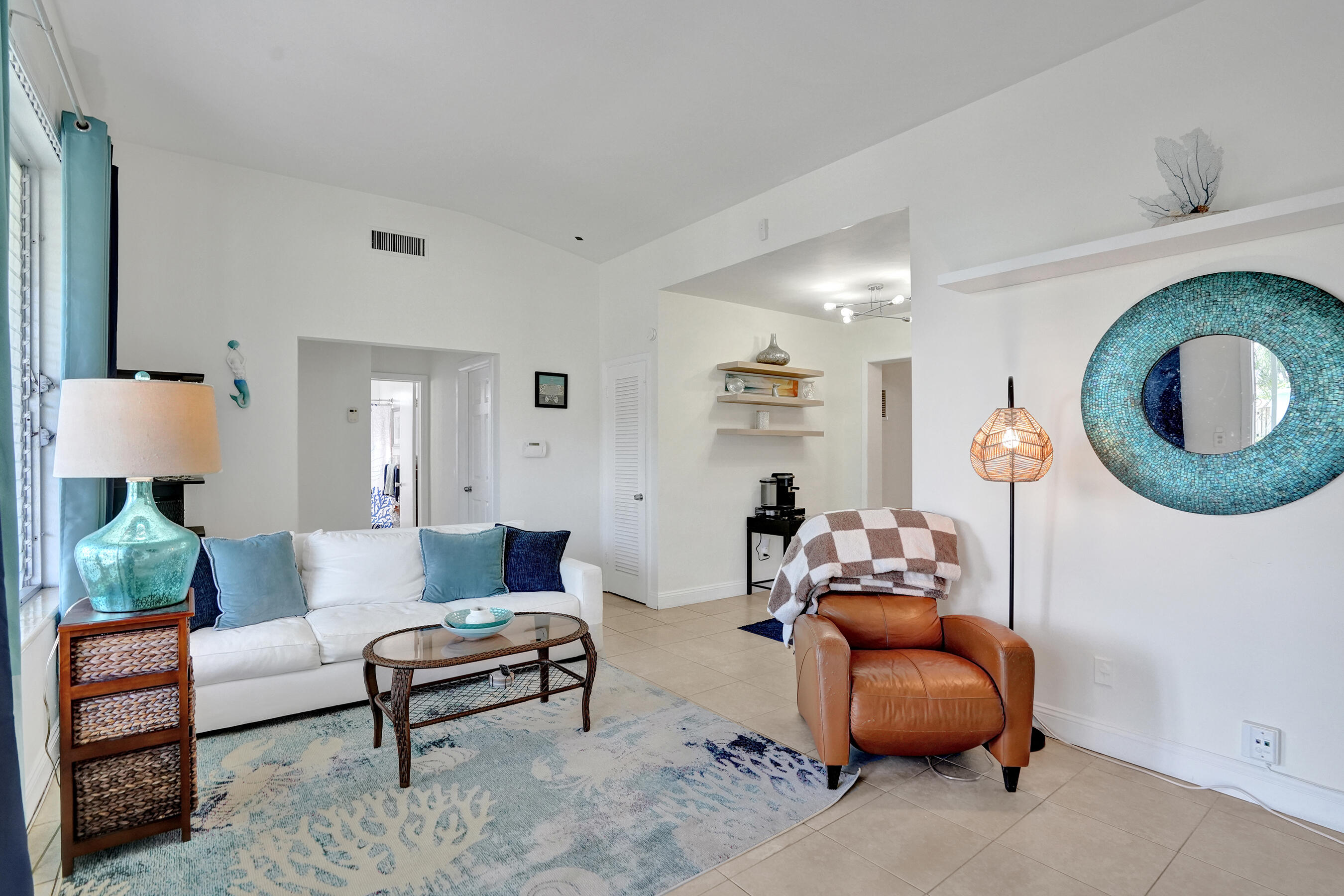 2461 Northeast 20th Avenue Lighthouse Point, FL 33064 - Photo 4 of 55 DSC04272