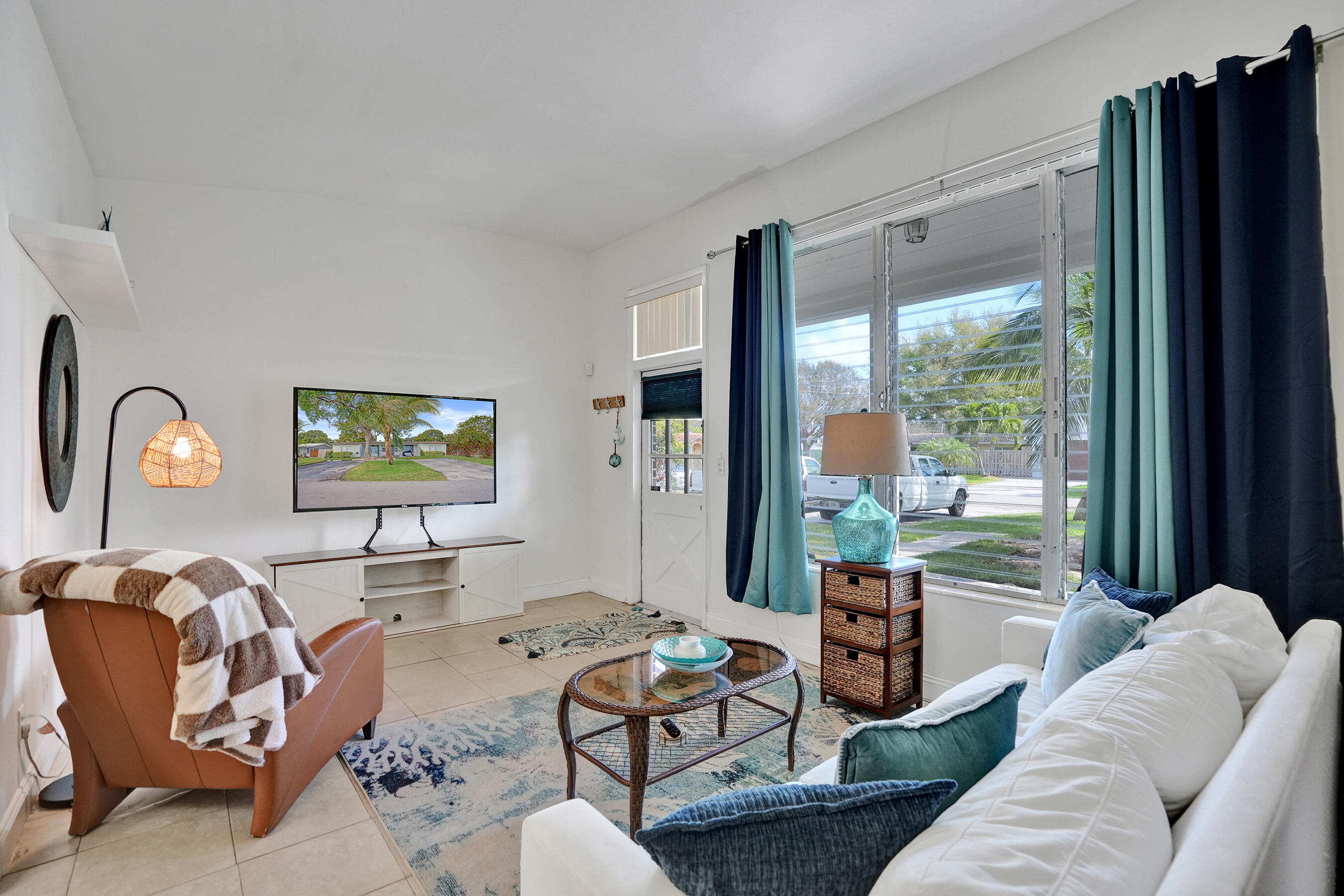 2461 Northeast 20th Avenue Lighthouse Point, FL 33064 - Photo 6 of 55 DSC04278