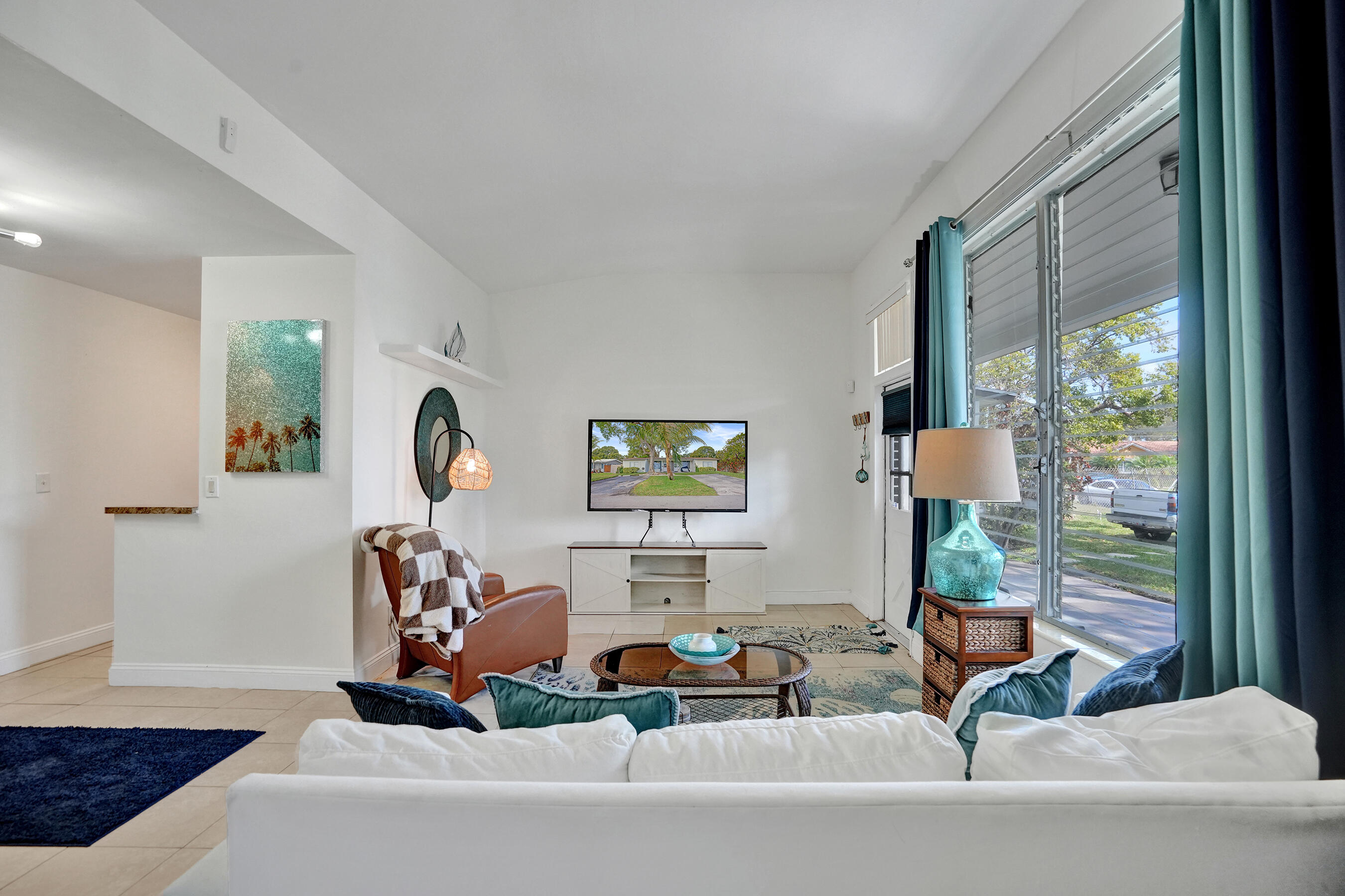 2461 Northeast 20th Avenue Lighthouse Point, FL 33064 - Photo 7 of 55 DSC04287