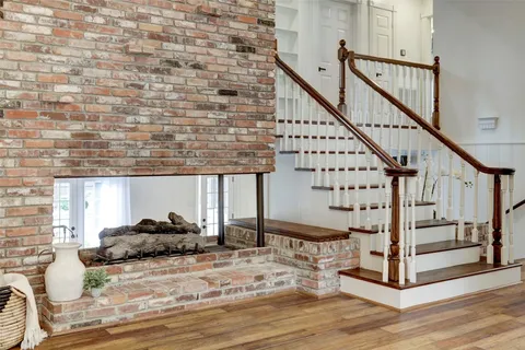 a view of entryway and hall