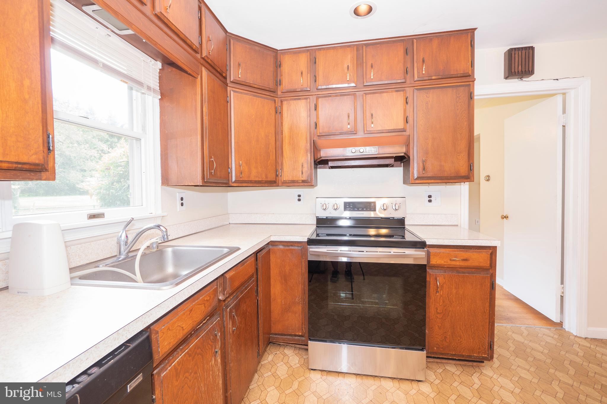51 Old Bonifant Road Silver Spring, MD 20904 - Photo 20 of 47 Main Level - Kitchen