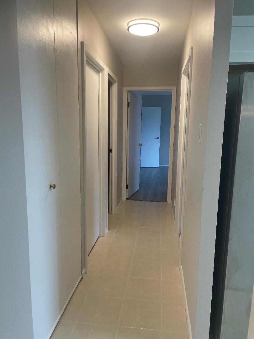 3801 Appian Way, Unit 302 Glenview, IL 60025 - Photo 15 of 16 a view of hallway with shower