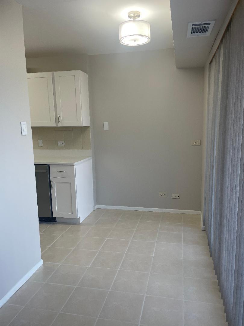 3801 Appian Way, Unit 302 Glenview, IL 60025 - Photo 7 of 16
