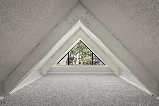 a view of empty room with window