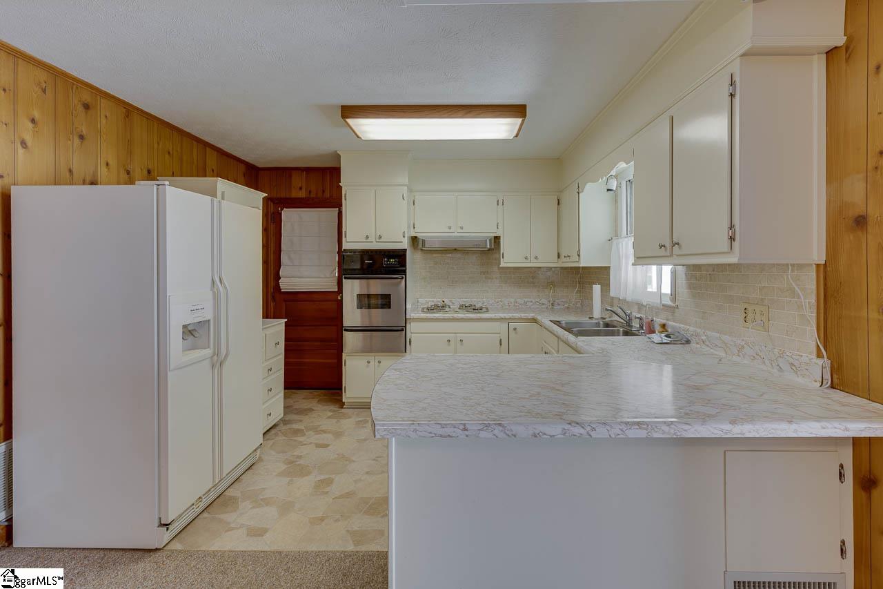 201 Walker Springs Road Taylors, SC 29687 - Photo 9 of 32