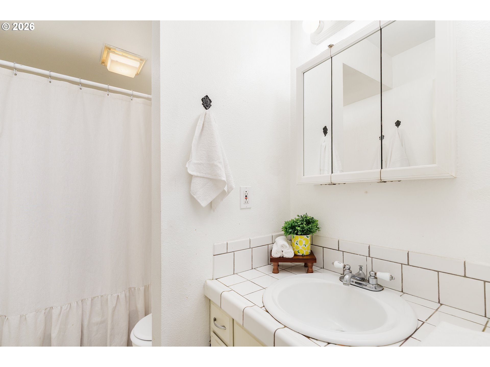 4628 Southwest Comus Place Portland, OR 97219 - Photo 9 of 37 Gallery Image 9