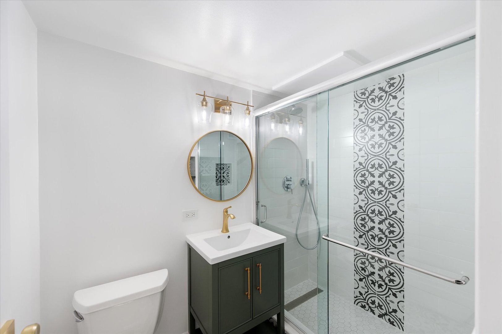 850 North Dewitt Place, Unit 4G Chicago, IL 60611 - Photo 15 of 18 a bathroom with a sink toilet and shower