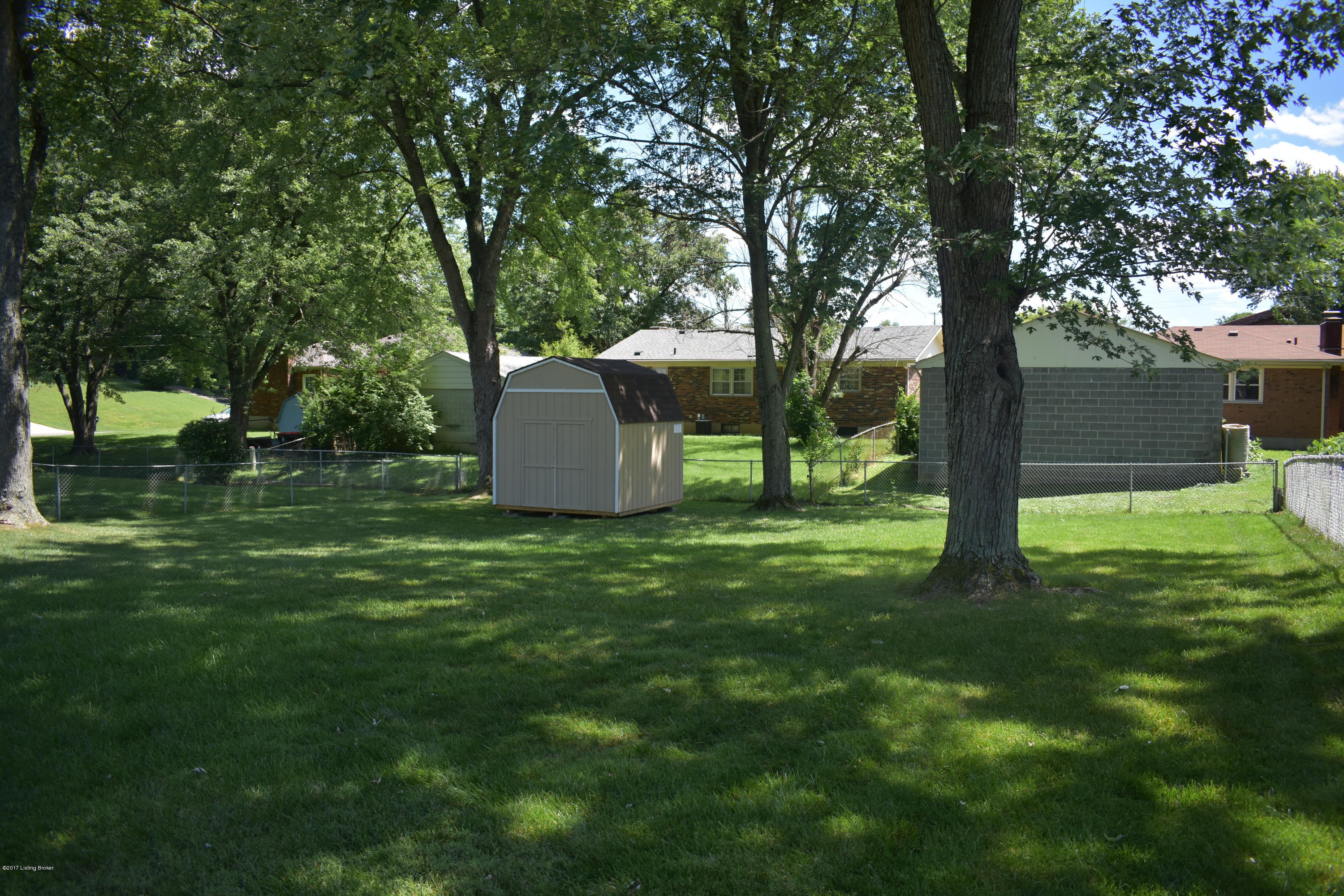 1504 Knight Road Louisville, KY 40216 - Photo 35 of 36 This yard is huge!
