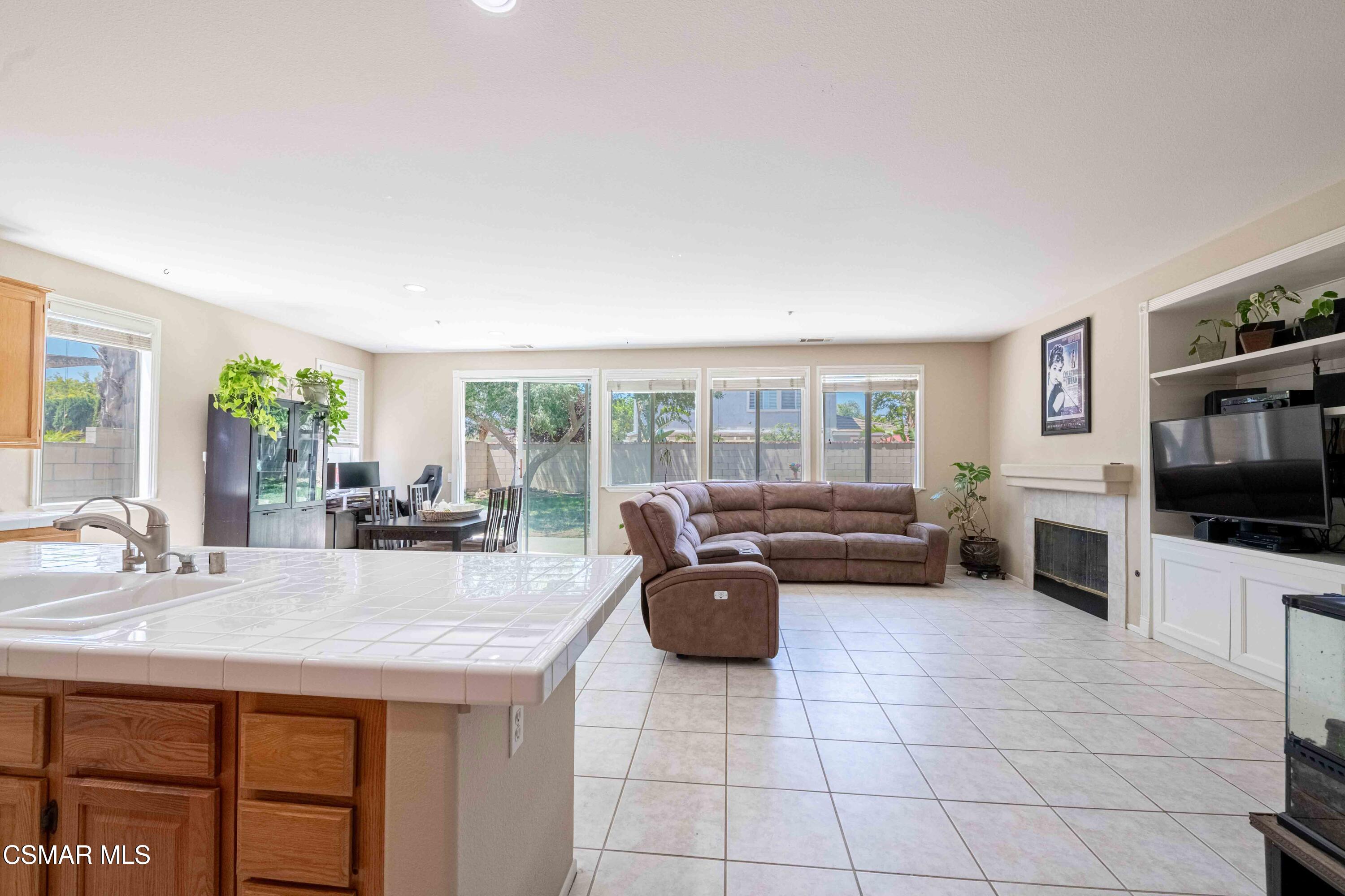 1633 Lola Way Oxnard, CA 93030 - Photo 5 of 33 1633 Lola Way