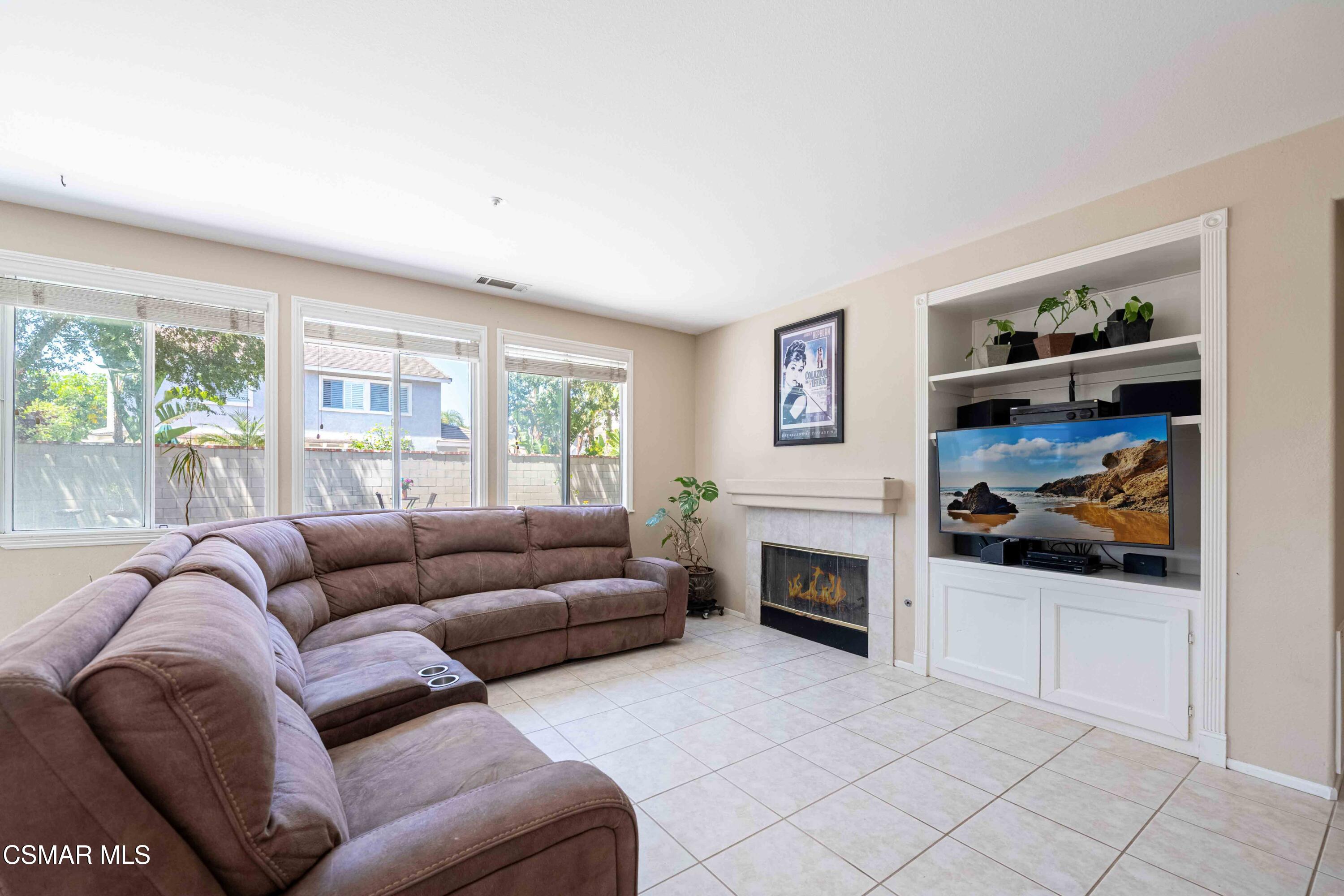 1633 Lola Way Oxnard, CA 93030 - Photo 6 of 33 1633 Lola Way