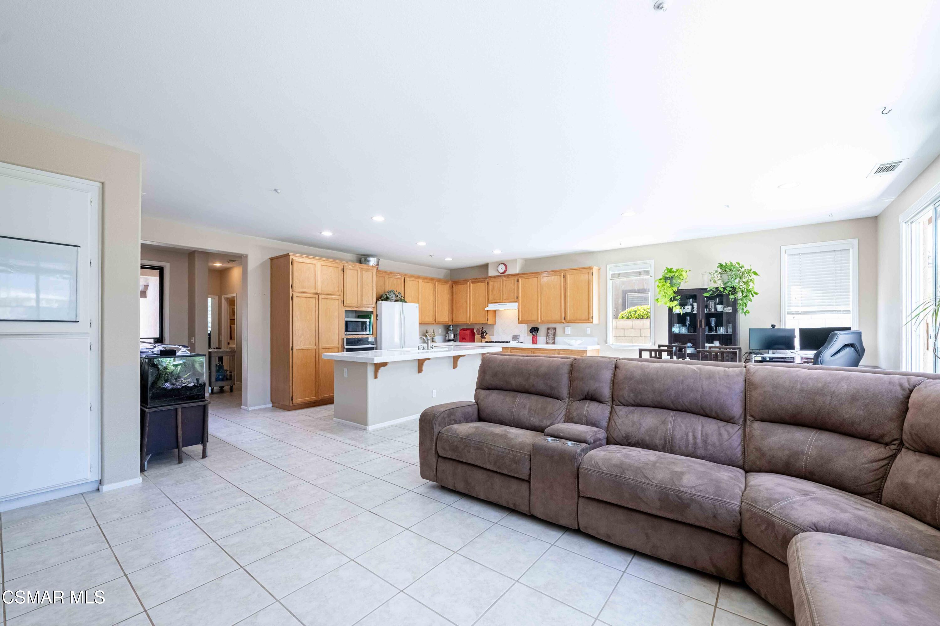 1633 Lola Way Oxnard, CA 93030 - Photo 7 of 33 1633 Lola Way