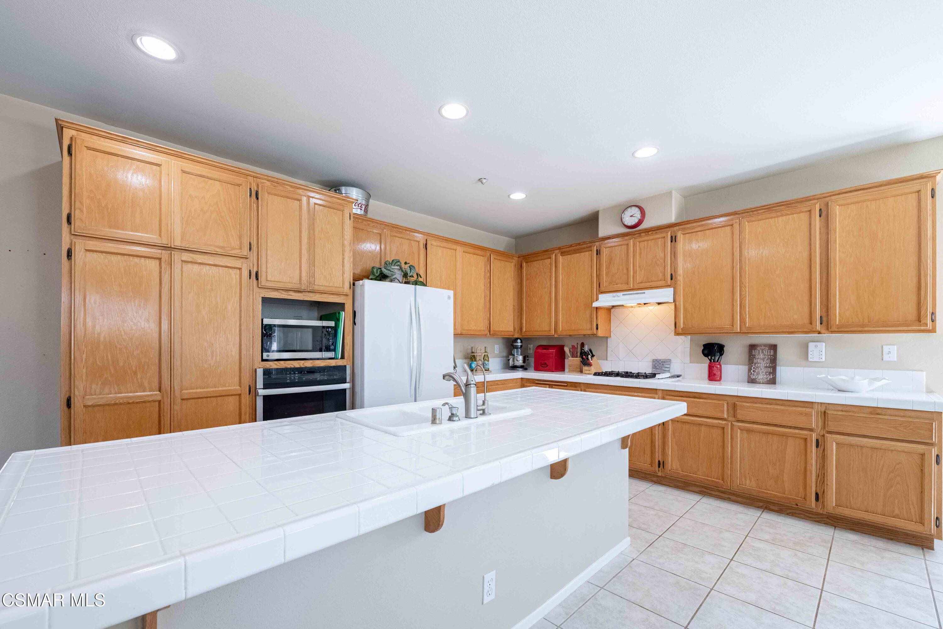 1633 Lola Way Oxnard, CA 93030 - Photo 8 of 33 1633 Lola Way